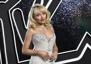 sabrina-carpenter-menghebohkan-dunia-musik-dengan-6-nominasi-grammy-awards-2025